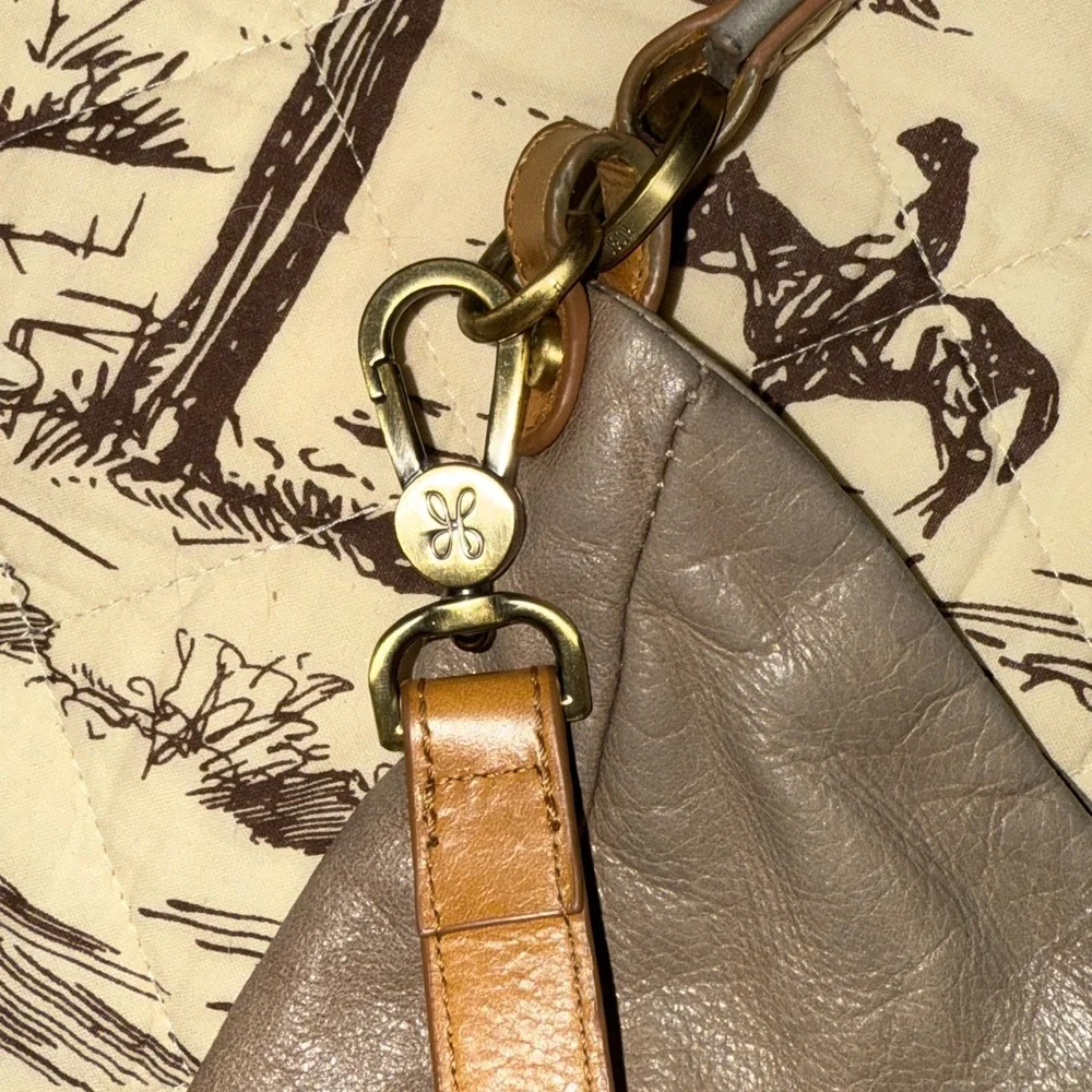 Chic Leather HOBO Shoulder Bag in Taupe - Picture 7 of 7